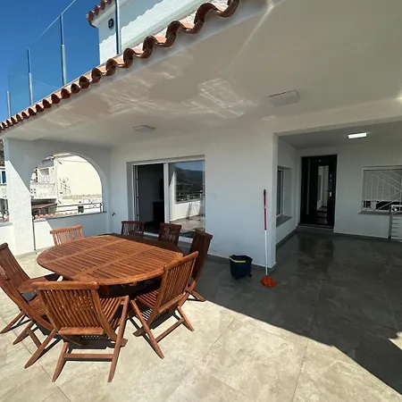 Casa Con Piscina Y Vistas Al Mar A Pies De Montana 펜션 로지즈